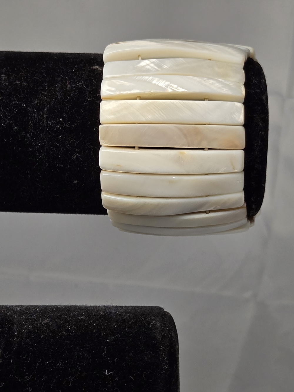 Mother of Pearl Stretch Bracelet - Cream and Ivory Tones